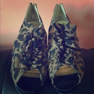 LEOPARD PRINT HEELS